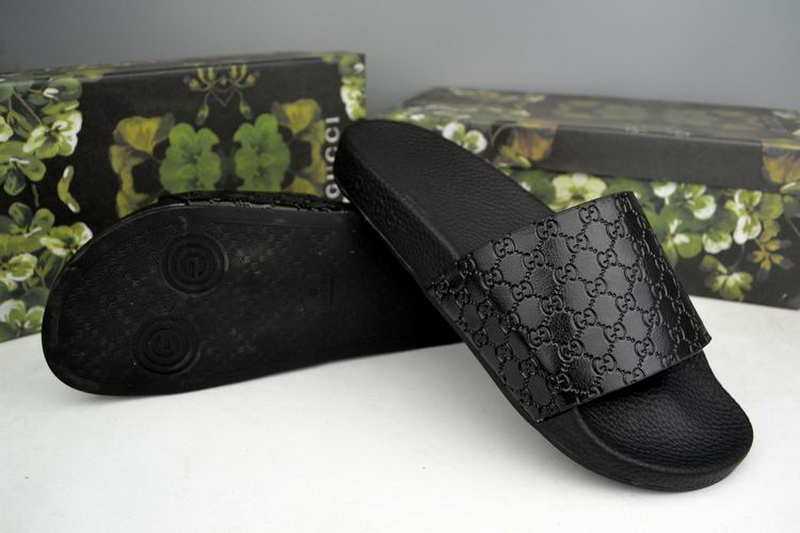 Gucci Slippers Woman--159